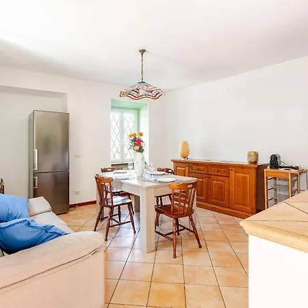 別荘 La Casa Del Sole マンデッロ・デル・ラーリオ