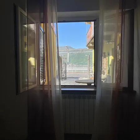 別荘 La Casa Del Sole マンデッロ・デル・ラーリオ